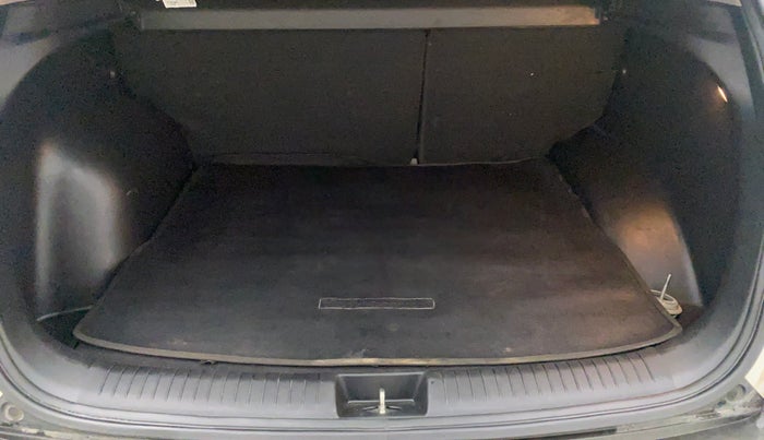 2018 Hyundai Creta SX AT 1.6 PETROL, Petrol, Automatic, 26,218 km, Boot Inside