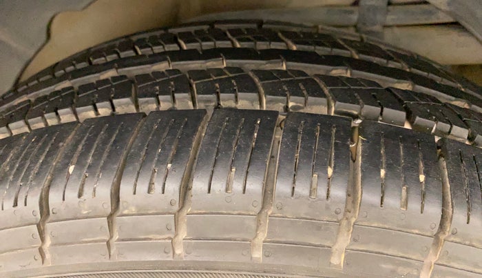 2014 Mahindra XUV500 W6, Diesel, Manual, 97,791 km, Left Rear Tyre Tread
