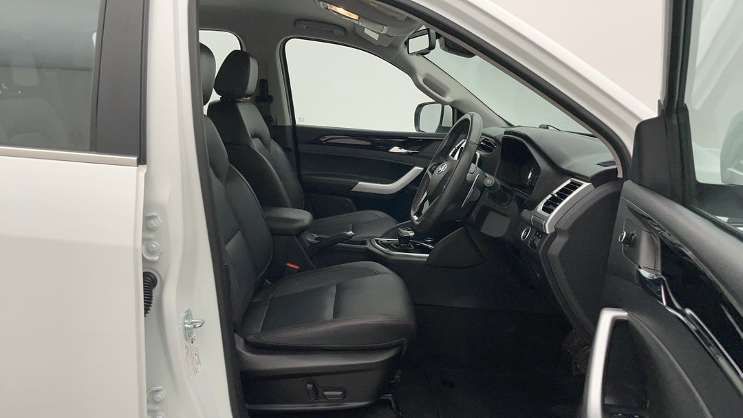 2023 LDV T60 Max Luxe (4x4), Automatic, 10428 km, Right Side Front Door Cabin View