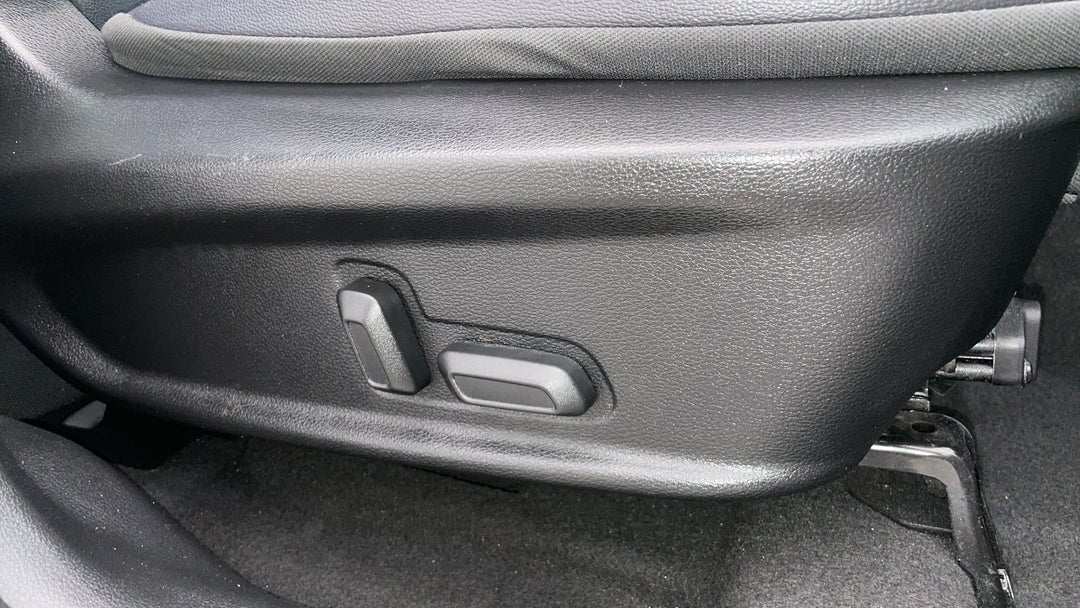 2023 LDV T60 Max Luxe (4x4), Automatic, 10428 km, Drivers Side Adjustment Panel