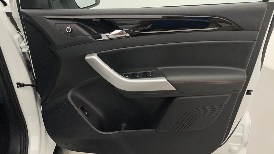 2023 LDV T60 Max Luxe (4x4), Automatic, 10428 km, Speaker View