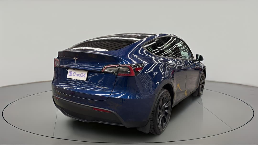 2023 Tesla Model Y Long Range, Automatic, 51796 km, Right Back Diagonal (45- Degree) View