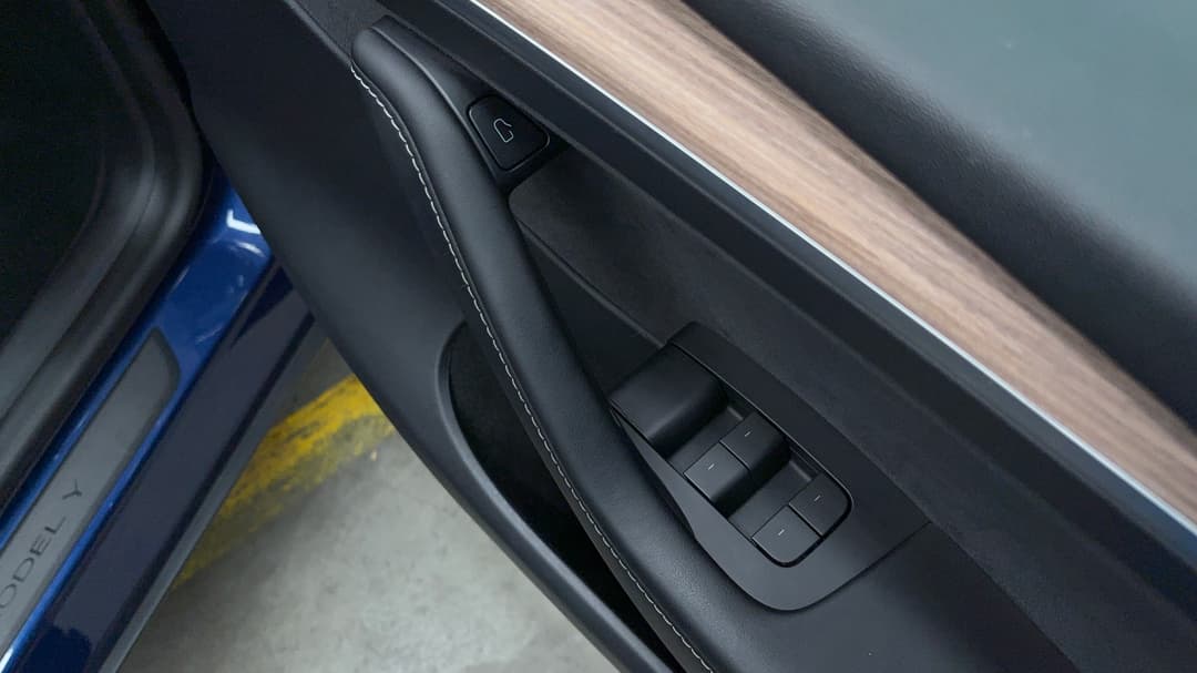 2023 Tesla Model Y Long Range, Automatic, 51796 km, Drivers Side Door Panel Controls