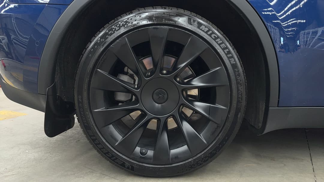 2023 Tesla Model Y Long Range, Automatic, 51796 km, Right Rear Wheel
