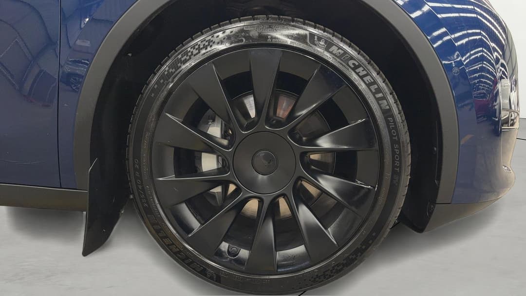 2023 Tesla Model Y Long Range, Automatic, 51796 km, Right Front Wheel