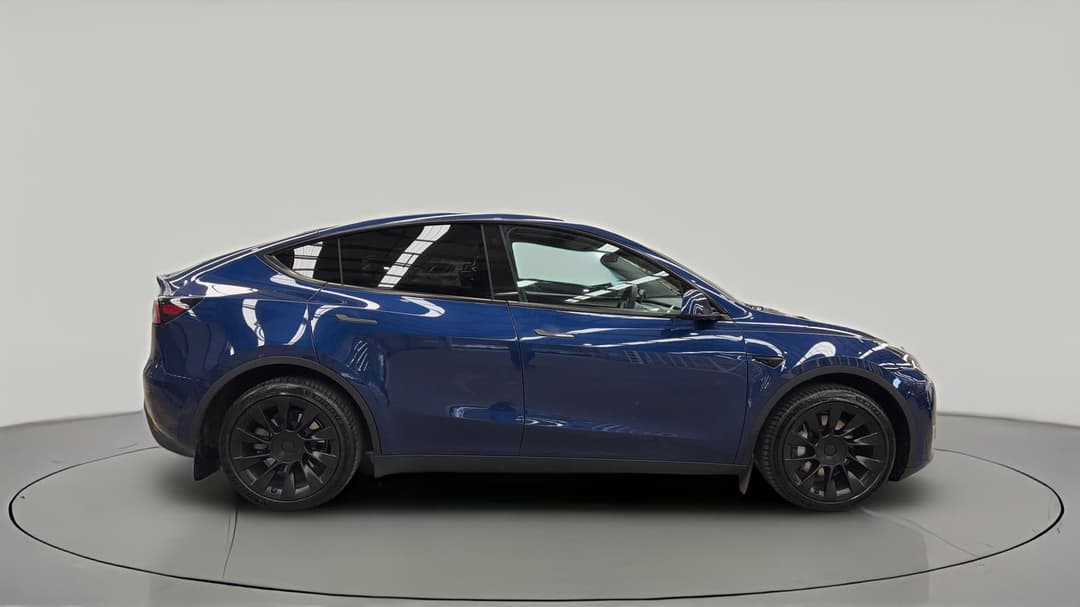 2023 Tesla Model Y Long Range, Automatic, 51796 km, Right Side View