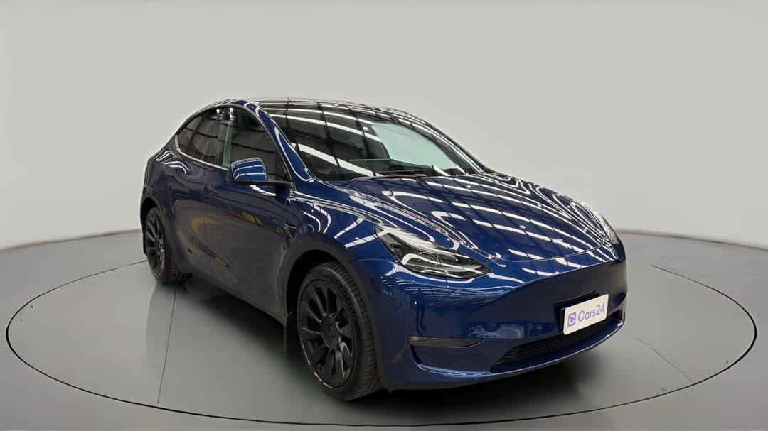 2023 Tesla Model Y Long Range, Automatic, 51796 km, Right Front Diagonal (45- Degree) View