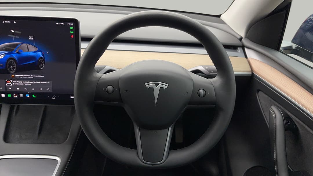 2023 Tesla Model Y Long Range, Automatic, 51796 km, Steering Wheel Close-up