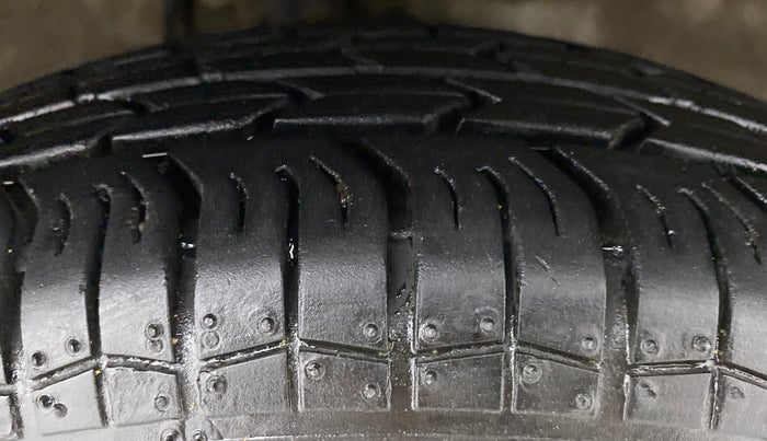 2012 Maruti Ritz VXI, Petrol, Manual, 62,252 km, Right Front Tyre Tread