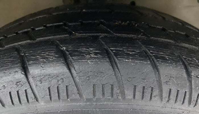 2015 Maruti Celerio VXI d, Petrol, Manual, 43,181 km, Right Front Tyre Tread