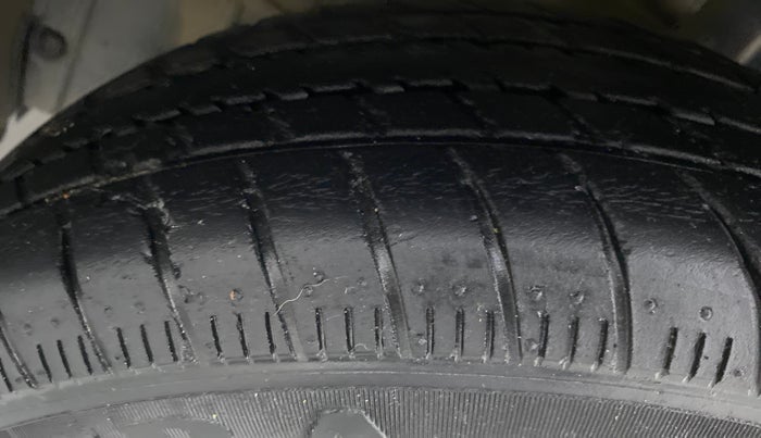 2015 Maruti Celerio VXI d, Petrol, Manual, 43,181 km, Left Front Tyre Tread