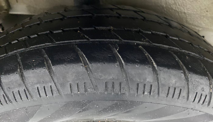 2015 Maruti Celerio VXI d, Petrol, Manual, 43,181 km, Right Rear Tyre Tread