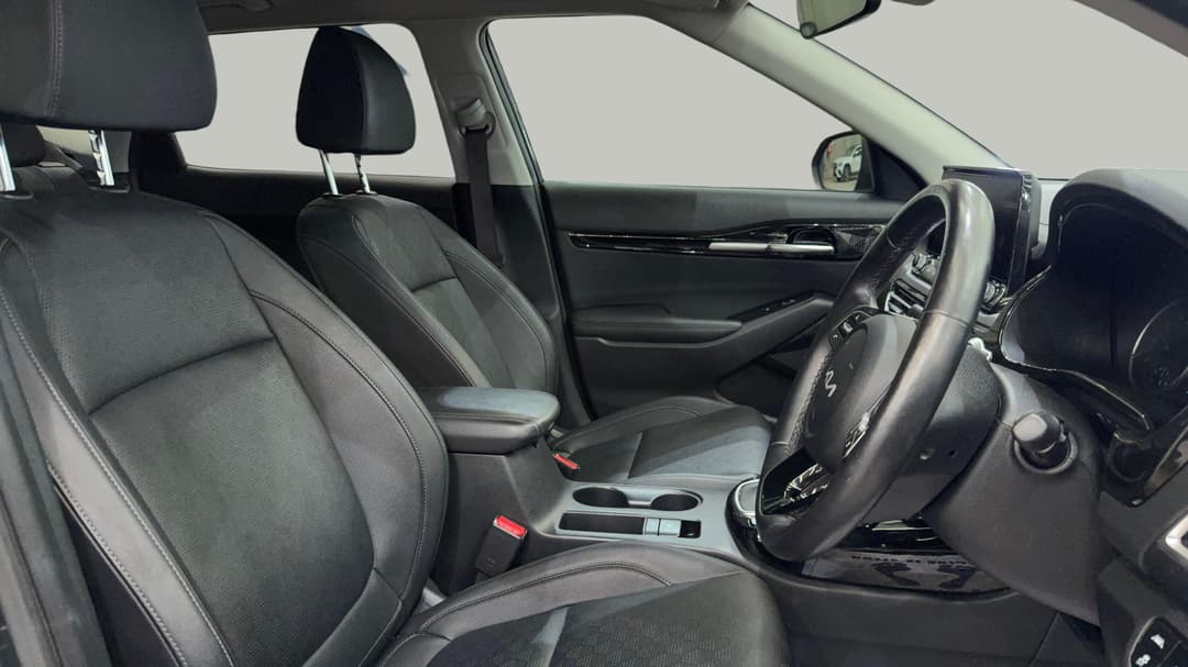 2022 Kia Seltos Gt-line (AWD), Automatic, 26650 km, Right Side Front Door Cabin View