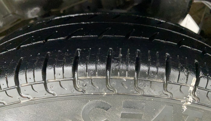 2015 Hyundai Eon ERA PLUS, Petrol, Manual, 59,866 km, Left Rear Tyre Tread