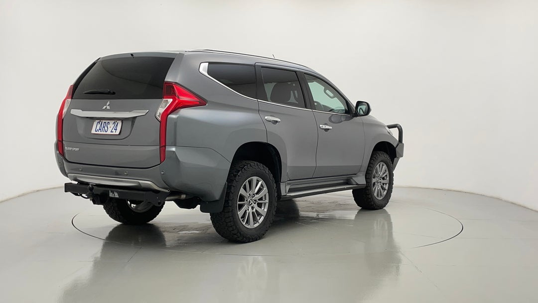 Right Back Diagonal (45- Degree) View