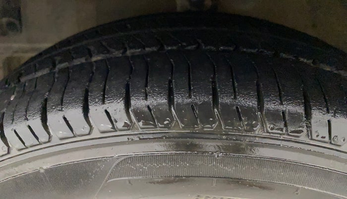2018 Hyundai Eon ERA +, Petrol, Manual, 67,563 km, Left Front Tyre Tread