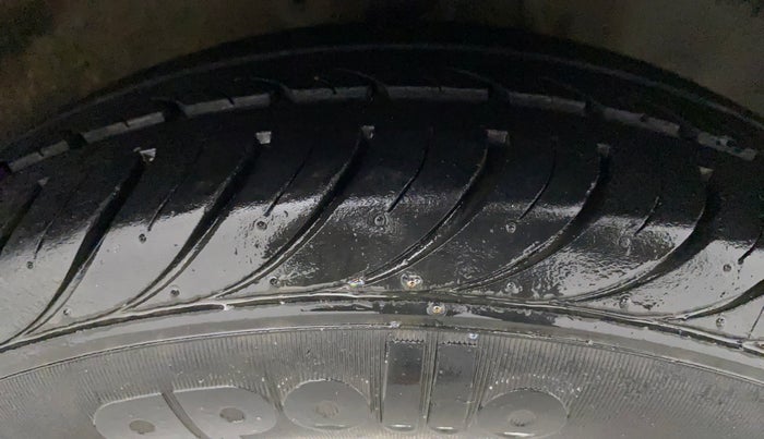 2018 Hyundai Eon ERA +, Petrol, Manual, 67,563 km, Right Front Tyre Tread