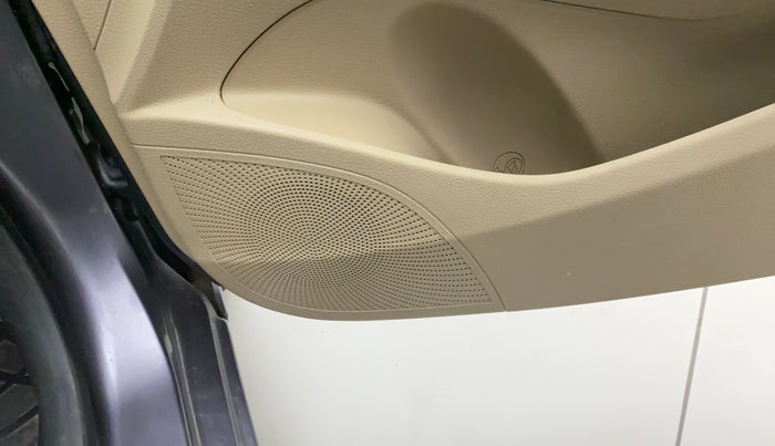 2018 Hyundai Eon ERA +, Petrol, Manual, 67,563 km, Infotainment system - Front speakers missing / not working