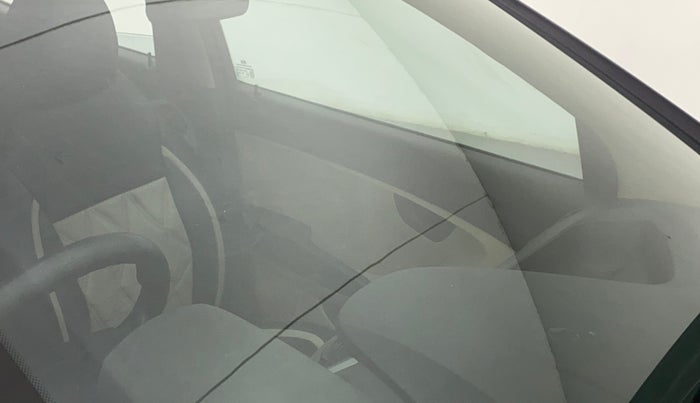 2018 Hyundai Eon ERA +, Petrol, Manual, 67,563 km, Front windshield - Minor spot on windshield