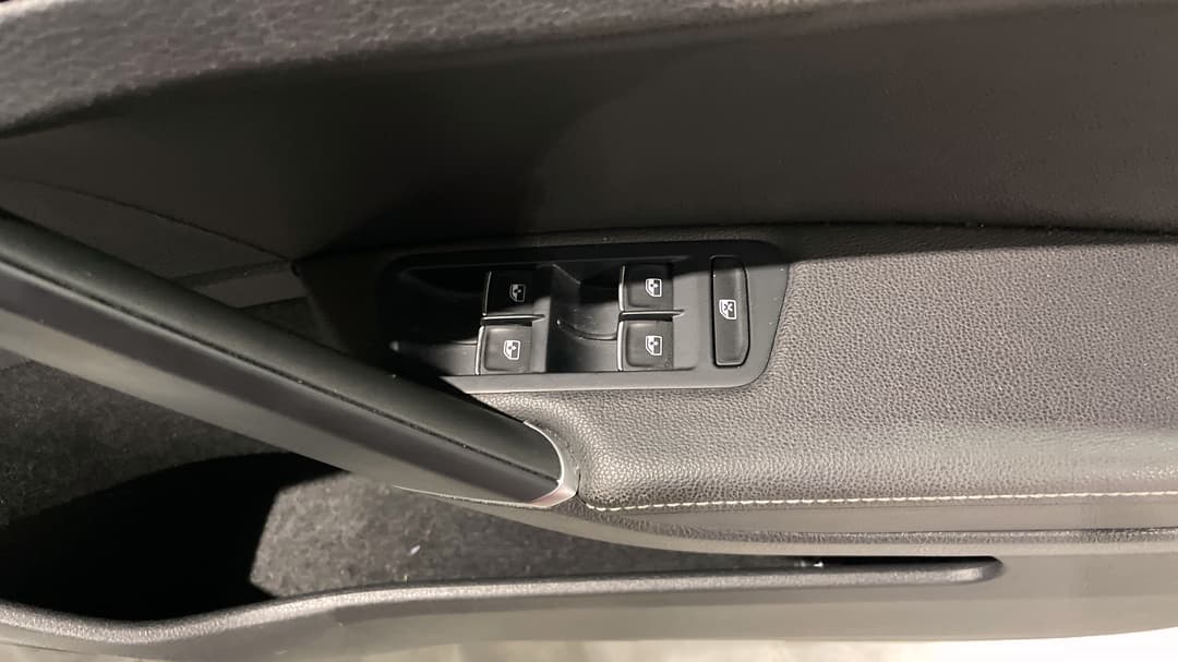 2019 Volkswagen Golf 110 Tsi Highline, Automatic, 84797 km, Drivers Side Door Panel Controls