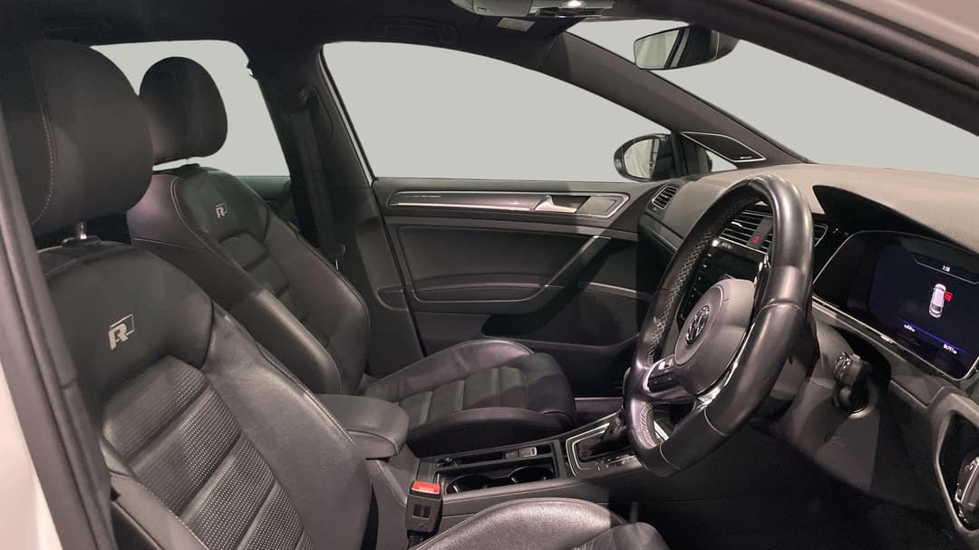 2019 Volkswagen Golf 110 Tsi Highline, Automatic, 84797 km, Right Side Front Door Cabin View