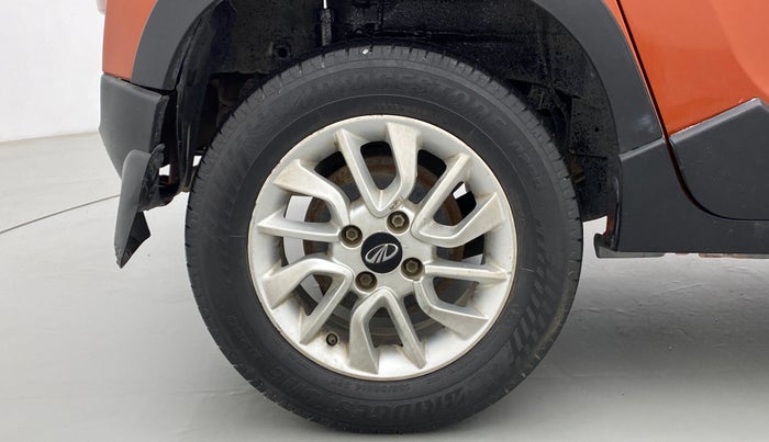 2016 Mahindra Kuv100 K8 6 STR, Petrol, Manual, 61,322 km, Right Rear Wheel