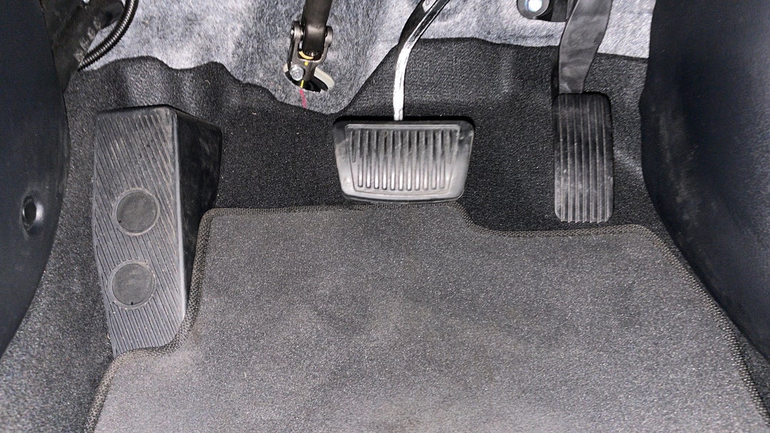 2023 Kia Stonic S, Automatic, 20000 km, Pedals and Footmat