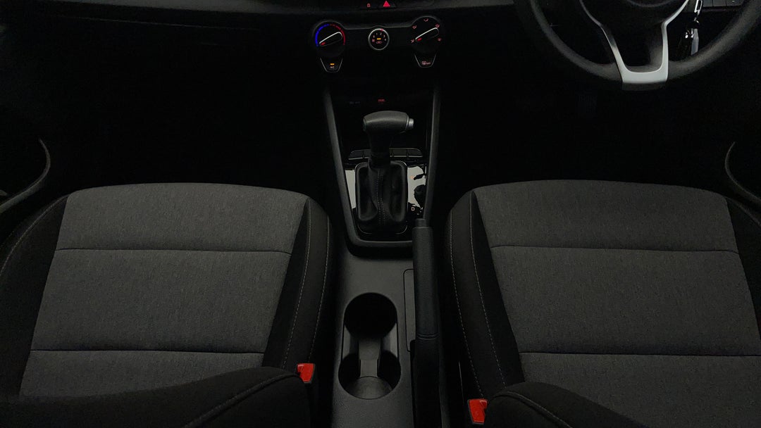 2023 Kia Stonic S, Automatic, 20000 km, Center Console