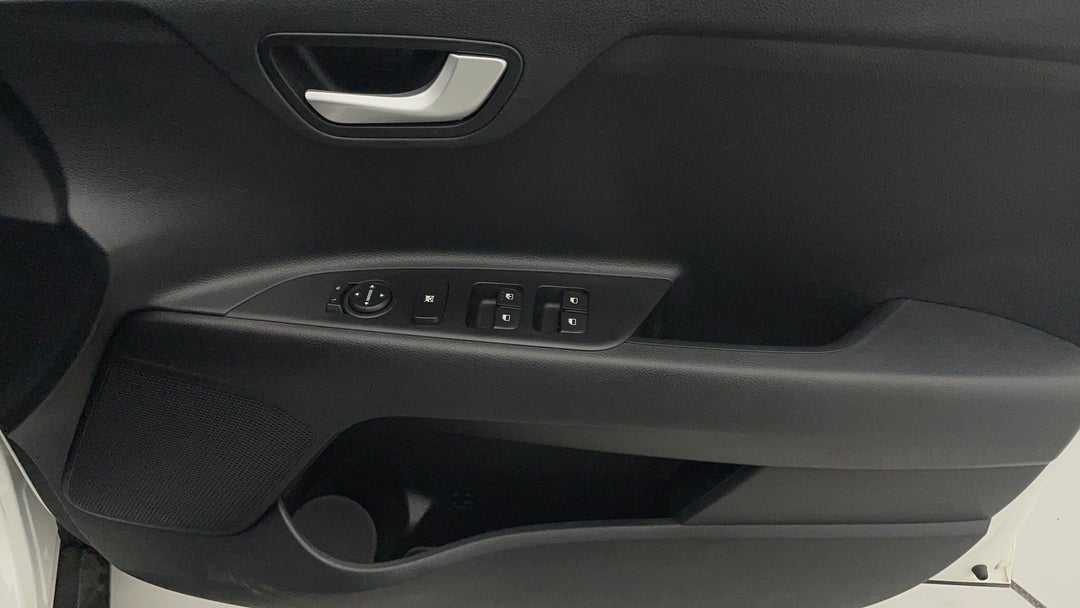 2023 Kia Stonic S, Automatic, 20000 km, Speaker View