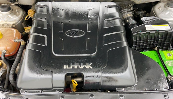 2018 Mahindra XUV500 W7 FWD, Diesel, Manual, 46,337 km, Engine Bonet View