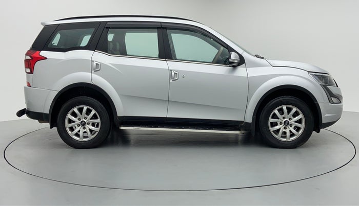2018 Mahindra XUV500 W7 FWD, Diesel, Manual, 46,337 km, Right Side View