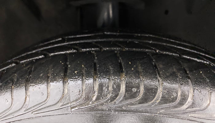 2015 Toyota Etios CROSS 1.2 G, Petrol, Manual, 28,401 km, Right Front Tyre Tread