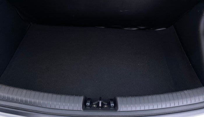 2017 Hyundai Grand i10 ASTA 1.2 KAPPA VTVT, Petrol, Manual, 32,491 km, Boot Inside
