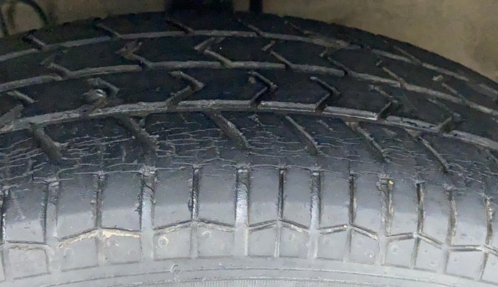 2014 Maruti Swift Dzire VXI, Petrol, Manual, 38,491 km, Left Front Tyre Tread