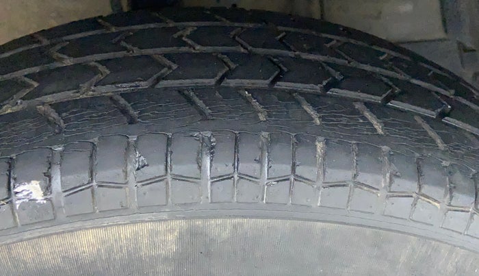 2014 Maruti Swift Dzire VXI, Petrol, Manual, 38,491 km, Right Front Tyre Tread