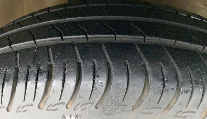 2015 Maruti Celerio VXI d, Petrol, Manual, 49,759 km, Right Front Tyre Tread