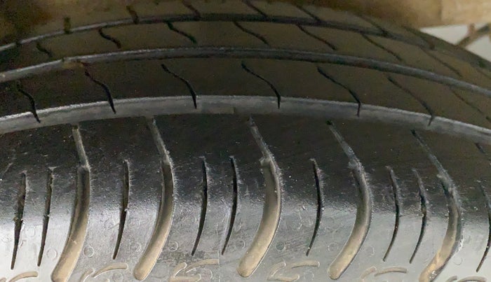 2015 Maruti Celerio VXI d, Petrol, Manual, 49,759 km, Right Rear Tyre Tread