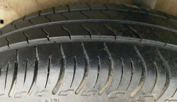 2015 Maruti Celerio VXI d, Petrol, Manual, 49,759 km, Left Rear Tyre Tread