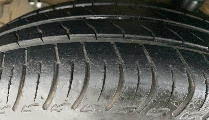 2015 Maruti Celerio VXI d, Petrol, Manual, 49,759 km, Left Front Tyre Tread
