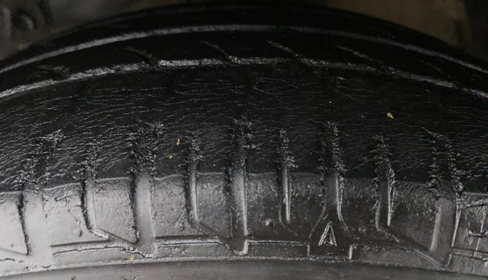 2016 Tata Bolt XM REVOTRON, Petrol, Manual, 54,592 km, Left Front Tyre Tread
