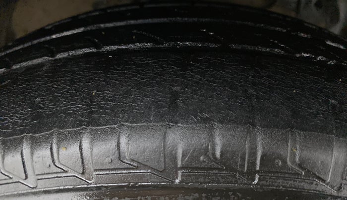2016 Tata Bolt XM REVOTRON, Petrol, Manual, 54,592 km, Right Front Tyre Tread