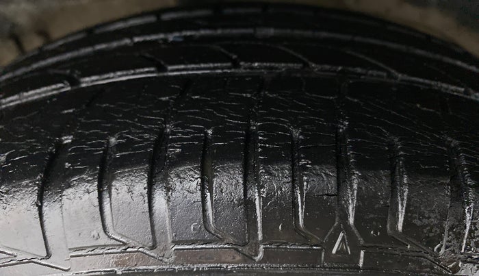 2016 Tata Bolt XM REVOTRON, Petrol, Manual, 54,592 km, Right Rear Tyre Tread