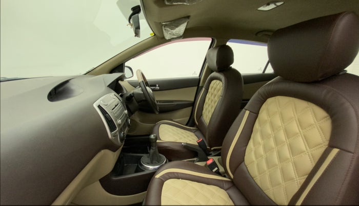 2011 Hyundai i20 MAGNA (O) 1.2, Petrol, Manual, 43,570 km, Right Side Front Door Cabin