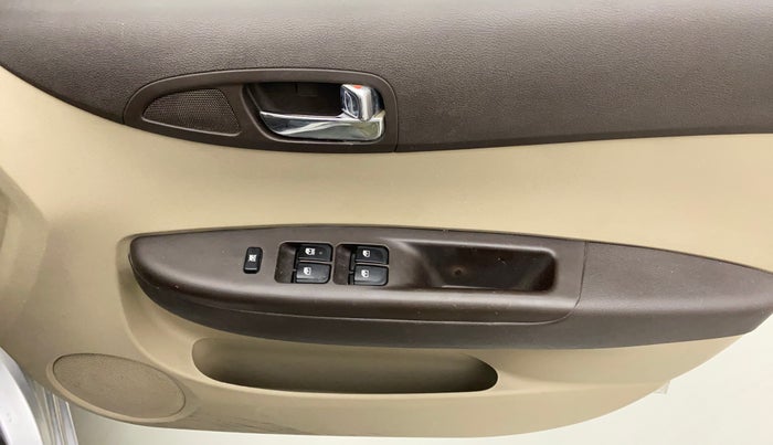 2011 Hyundai i20 MAGNA (O) 1.2, Petrol, Manual, 43,570 km, Driver Side Door Panels Control