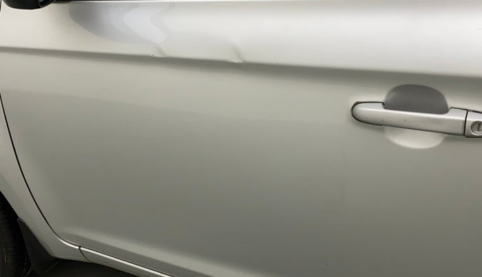 2011 Hyundai i20 MAGNA (O) 1.2, Petrol, Manual, 43,570 km, Front passenger door - Minor scratches