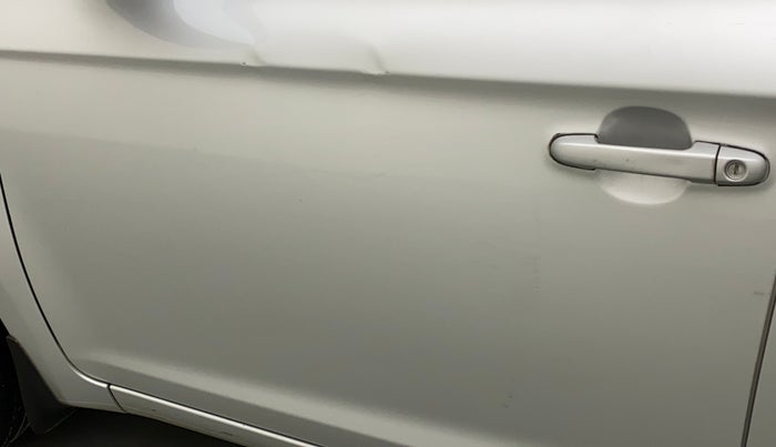 2011 Hyundai i20 MAGNA (O) 1.2, Petrol, Manual, 43,570 km, Front passenger door - Slightly dented