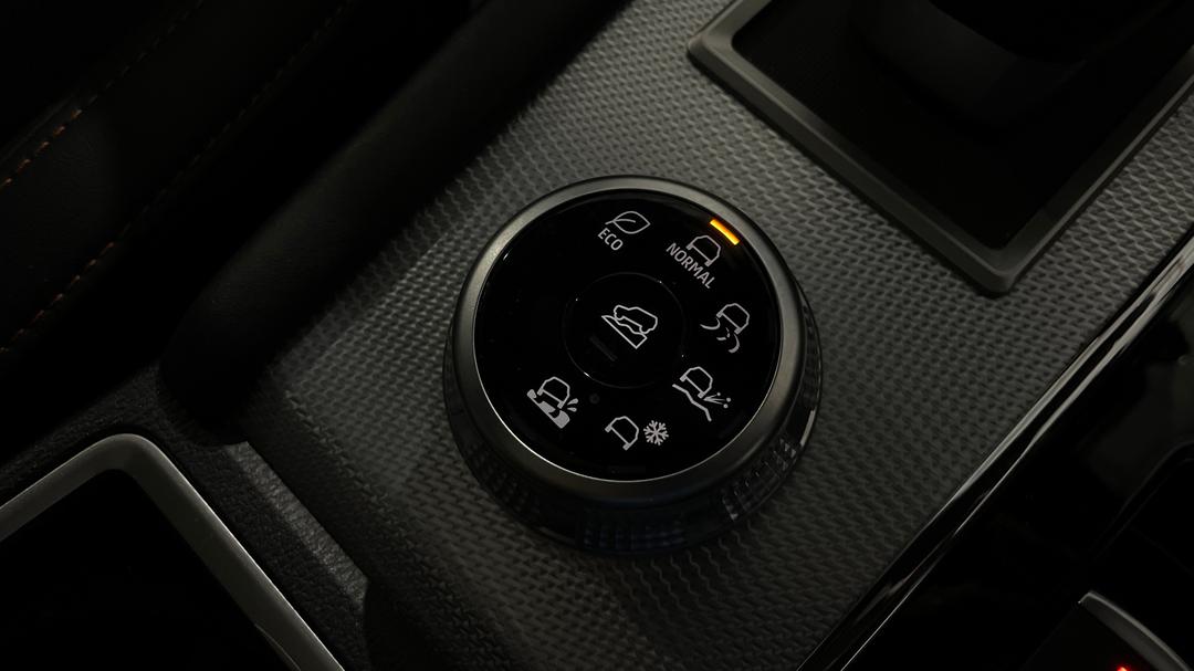 2024 Mitsubishi Outlander Exceed Tourer 7 Seat (AWD), Automatic, 31977 km, Utility Switches/Buttons