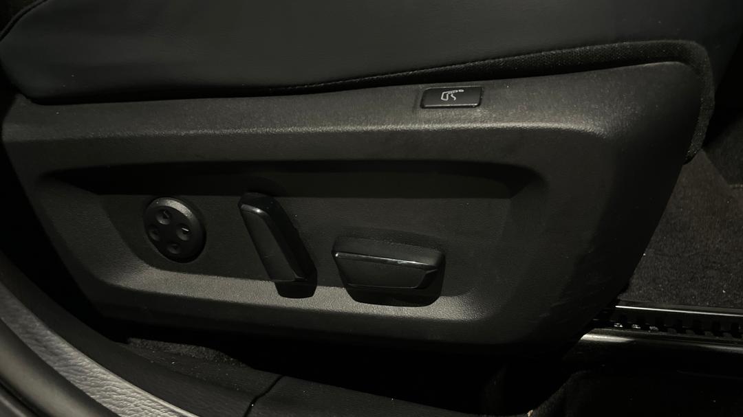 2024 Mitsubishi Outlander Exceed Tourer 7 Seat (AWD), Automatic, 31977 km, Drivers Side Adjustment Panel