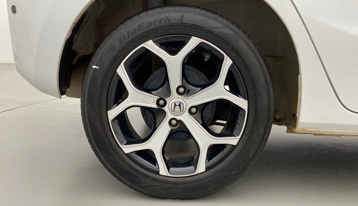 2017 Honda Jazz 1.2 V AT, Petrol, Automatic, 63,767 km, Right Rear Wheel