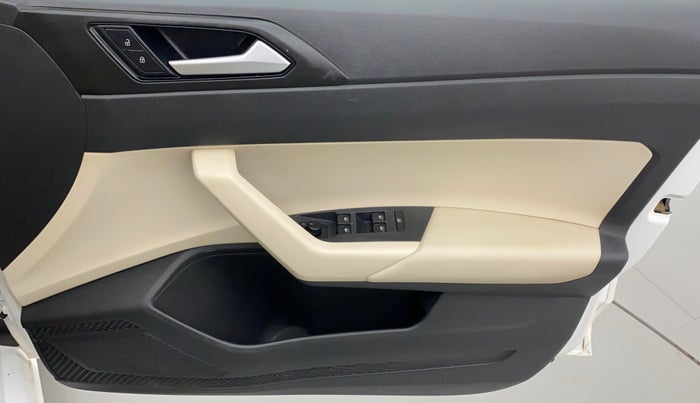 2023 Volkswagen VIRTUS COMFORTLINE TSI 1.0 MT, Petrol, Manual, 7,645 km, Driver Side Door Panels Control